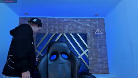 IAN CASTILLO online show from February 21, 11:22 am