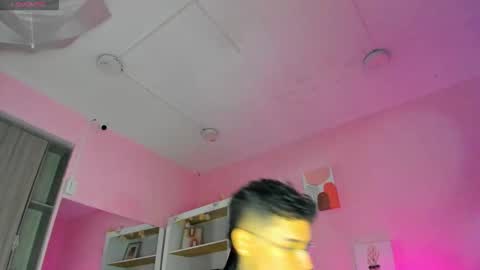 Snapshot of ian_castillo_ chatting on October 14, 11:17 am IAN CASTILLO online show from October 14, 11:17 am