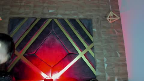 IAN CASTILLO online show from April 21, 11:16 am