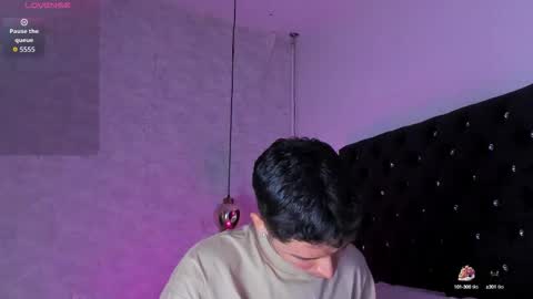 Snapshot of ian_castillo_ chatting on October 2, 11:47 am IAN CASTILLO online show from October 2, 11:47 am