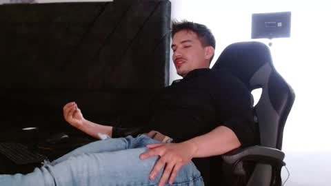 Ian Davis online show from April 17, 8:44 pm