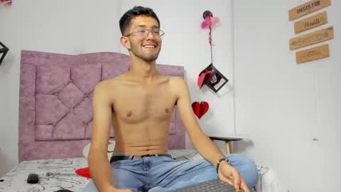 Snapshot of ian_thompsoncut chatting on October 10, 11:19 pm Ian Thompson online show from October 10, 11:19 pm