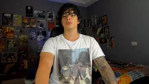 Snapshot of ian_versace chatting on October 17, 3:32 am Andres online show from October 17, 3:32 am
