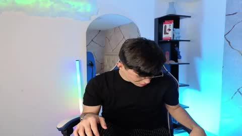 Ian  online show from June 5, 10:37 pm