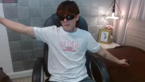 Snapshot of iancute_ chatting on September 24, 2:59 pm ian online show from September 24, 2:59 pm