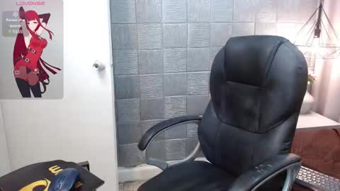 Snapshot of iancute_ chatting on September 23, 1:43 pm ian online show from September 23, 1:43 pm
