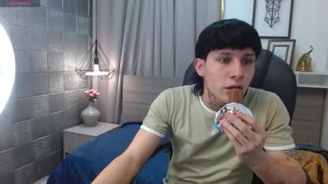 Snapshot of iancute_ chatting on October 11, 11:53 pm ian online show from October 11, 11:53 pm
