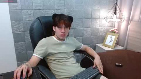 Snapshot of iancute_ chatting on September 22, 12:59 pm ian online show from September 22, 12:59 pm