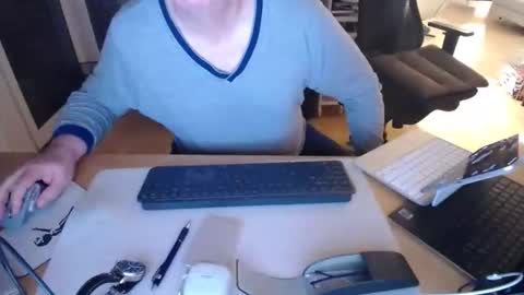 iandy12 online show from April 22, 9:41 pm