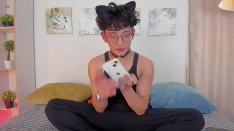 ian  online show from February 15, 4:40 am