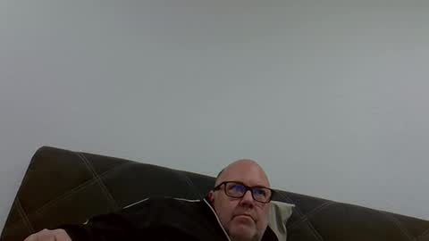 iceoli123 online show from April 21, 2:45 pm