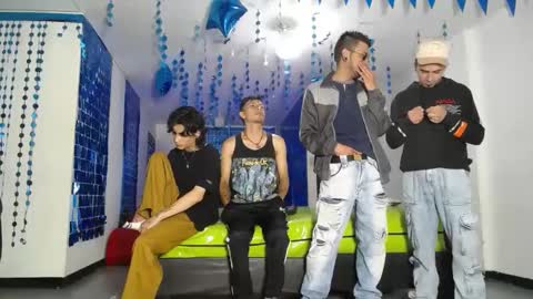 Snapshot of icevermilk chatting on February 25, 12:55 pm THOMAS AND DAMIAND online show from February 25, 12:55 pm