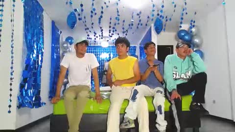 Snapshot of icevermilk chatting on February 5, 5:10 pm THOMAS AND DAMIAND online show from February 5, 5:10 pm