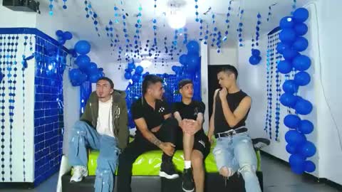 Snapshot of icevermilk chatting on December 27, 6:10 pm THOMAS AND DAMIAND online show from December 27, 6:10 pm
