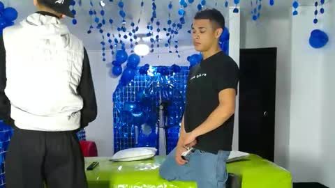 Snapshot of icevermilk chatting on December 29, 6:16 pm THOMAS AND DAMIAND online show from December 29, 6:16 pm