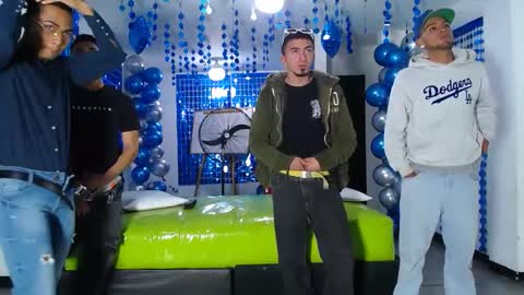 Snapshot of icevermilk chatting on January 25, 5:19 pm THOMAS AND DAMIAND online show from January 25, 5:19 pm