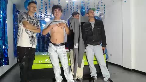 Snapshot of icevermilk chatting on February 7, 5:29 pm THOMAS AND DAMIAND online show from February 7, 5:29 pm