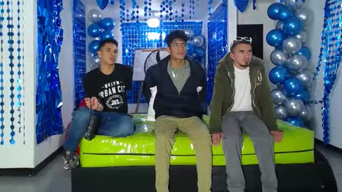 Snapshot of icevermilk chatting on January 19, 5:49 pm THOMAS AND DAMIAND online show from January 19, 5:49 pm