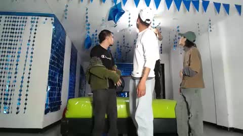 Snapshot of icevermilk chatting on March 2, 12:47 pm THOMAS AND DAMIAND online show from March 2, 12:47 pm