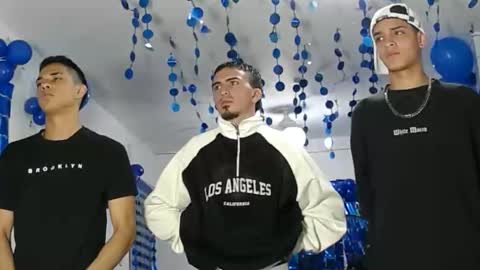 Snapshot of icevermilk chatting on December 28, 6:18 pm THOMAS AND DAMIAND online show from December 28, 6:18 pm