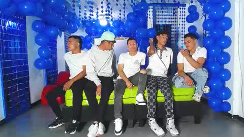 Snapshot of icevermilk chatting on December 5, 6:13 pm THOMAS AND DAMIAND online show from December 5, 6:13 pm