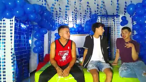 Snapshot of icevermilk chatting on December 8, 6:28 pm THOMAS AND DAMIAND online show from December 8, 6:28 pm