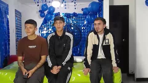 Snapshot of icevermilk chatting on December 30, 6:16 pm THOMAS AND DAMIAND online show from December 30, 6:16 pm