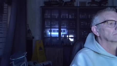 ikwiljeneuken123 online show from March 5, 5:47 am