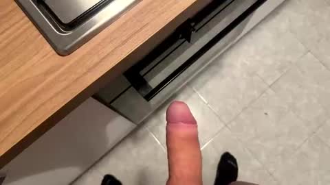 ilconte81 online show from April 28, 9:41 pm