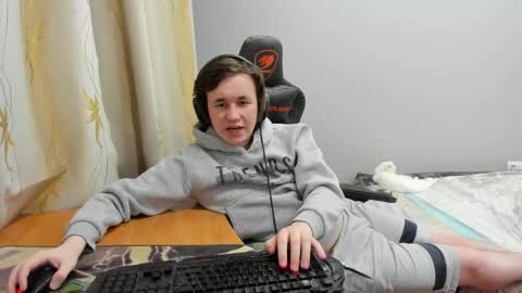 iliaskris online show from April 19, 6:10 pm