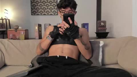 IM  THOMAS online show from May 16, 2:53 am
