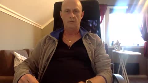 insignia20 online show from December 17, 11:39 am