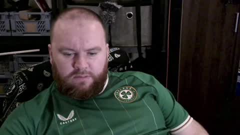 twitter theirishman205 online show from December 6, 4:06 pm