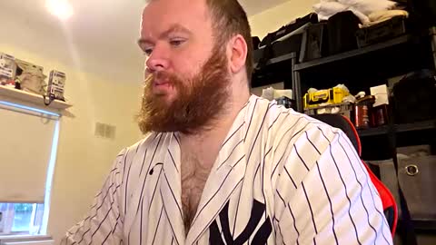 twitter theirishman205 online show from December 14, 10:11 am