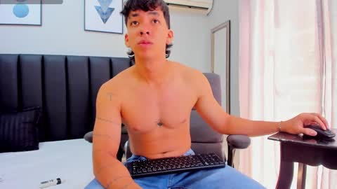Snapshot of isaac_cryston chatting on February 3, 3:49 pm isaac_cryston online show from February 3, 3:49 pm
