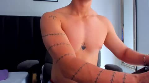 Snapshot of isaac_cryston chatting on February 23, 7:36 pm isaac_cryston online show from February 23, 7:36 pm