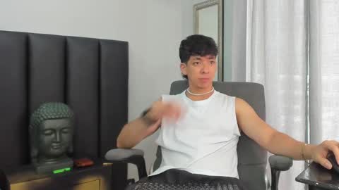 Snapshot of isaac_cryston chatting on February 12, 8:18 pm isaac_cryston online show from February 12, 8:18 pm