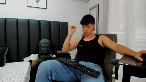 Snapshot of isaac_cryston chatting on February 4, 2:21 pm isaac_cryston online show from February 4, 2:21 pm