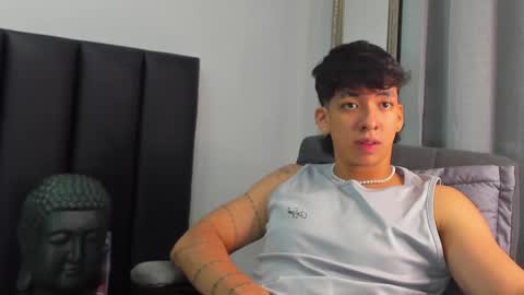 Snapshot of isaac_cryston chatting on February 18, 10:25 pm isaac_cryston online show from February 18, 10:25 pm