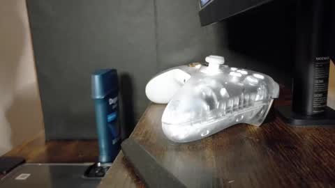 isaac online show from April 22, 11:59 am