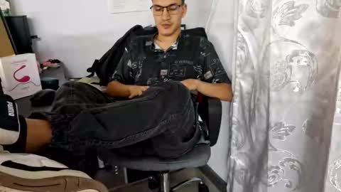Snapshot of isaac_winter_ chatting on October 18, 9:25 am Isaac online show from October 18, 9:25 am