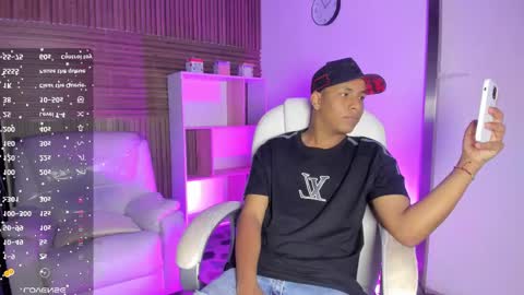 IsaacBlack  online show from September 16, 4:46 am