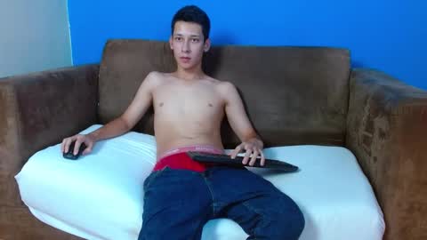 ismael_petit18 online show from January 16, 7:10 pm