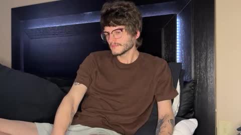 isocialmedia online show from February 10, 10:53 am