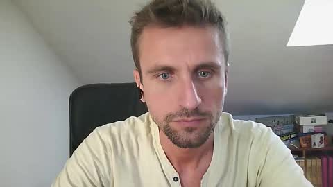 Snapshot of italiano116116 chatting on September 18, 1:02 pm italiano116116 online show from September 18, 1:02 pm