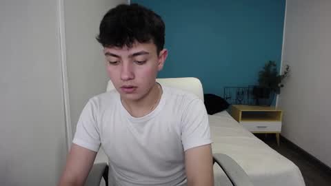 Snapshot of ithan__ chatting on September 24, 7:23 pm ithan__ online show from September 24, 7:23 pm