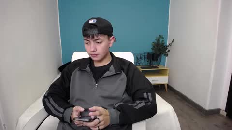 Snapshot of ithan__ chatting on September 21, 1:44 pm ithan__ online show from September 21, 1:44 pm
