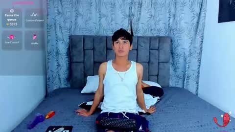 ithan_kingtwin online show from June 4, 9:21 pm