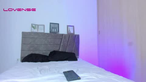 Ithan and Friends online show from April 25, 4:04 am