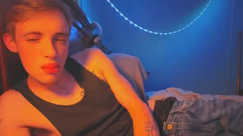 itzd123 online show from April 25, 8:06 am